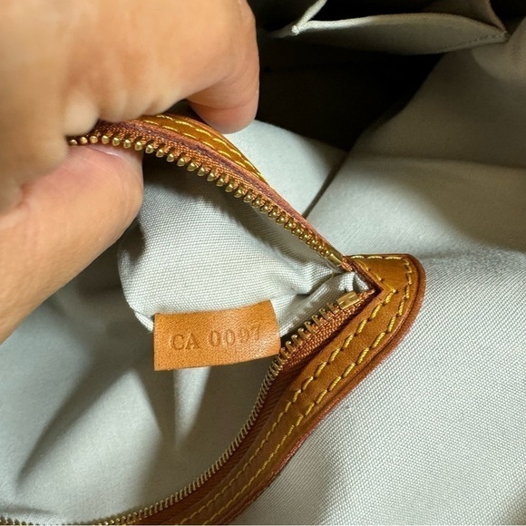 LOUIS VUITTON Dentelle Batignolles Horizontal Bag Limited Edition Silver EUC - Picture 11 of 17